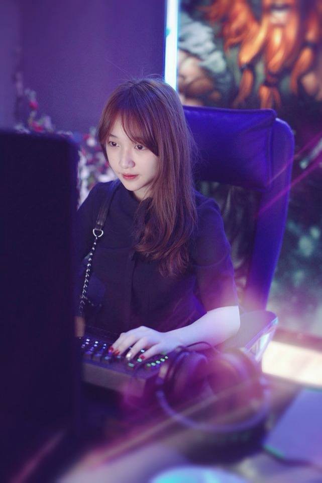 Tìm hot girl ở đâu xa khi giới streamer cũng có những cô nàng xinh hết phần người khác